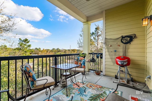 balcony featuring a grill