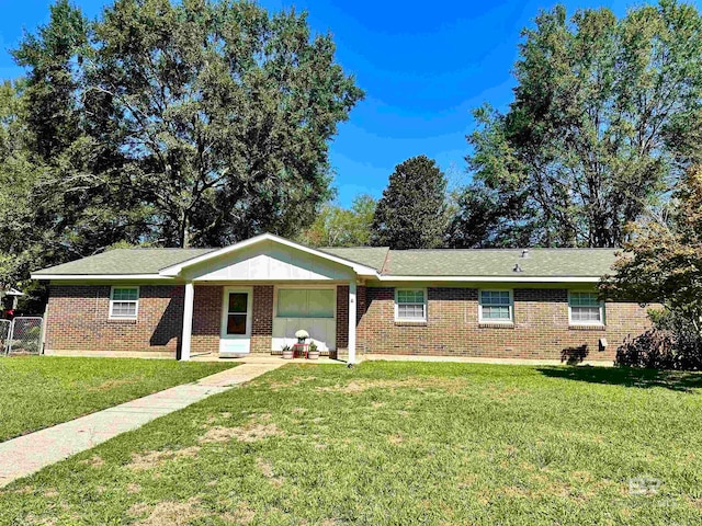 single story home with a front yard