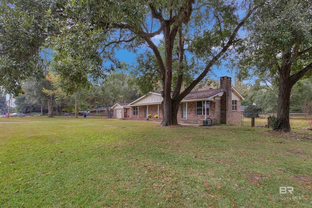 view of front of property with a front yard