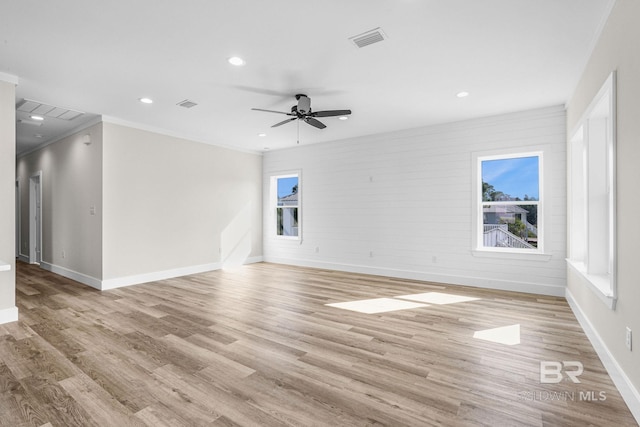 empty room featuring crown molding, light hardwood / wood-style flooring, and ceiling fan