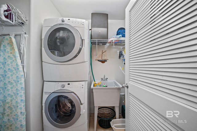 28107 Perdido Beach Blvd Unit D914, Orange Beach, AL 36561 - laundry area featuring stacked washer and clothes dryer, a sink, and laundry area