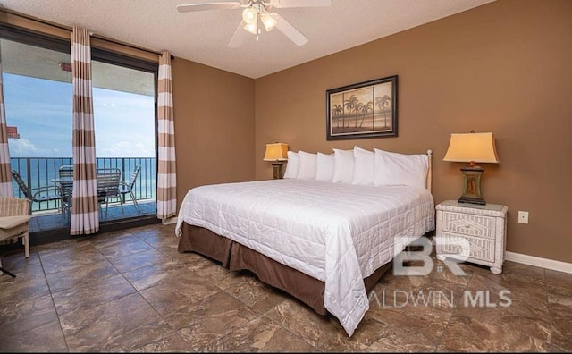 bedroom featuring ceiling fan and a textured ceiling