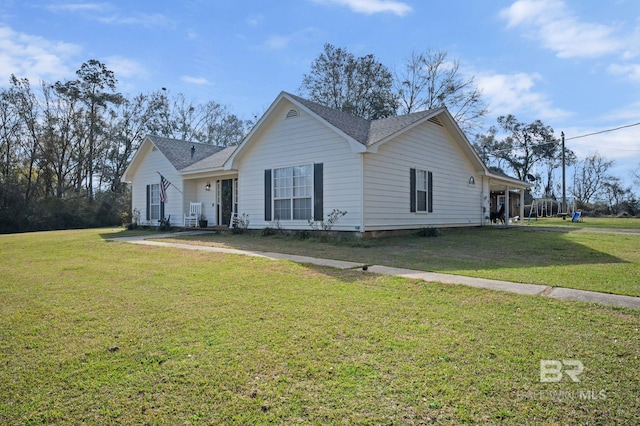 view of front of home featuring a front lawn