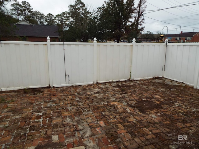 view of yard featuring a patio