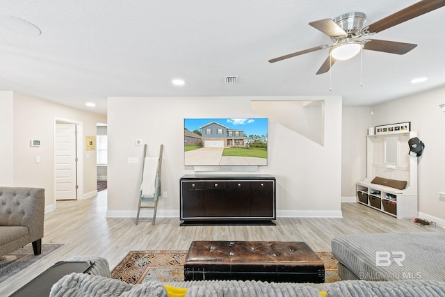 living room with light hardwood / wood-style floors and ceiling fan