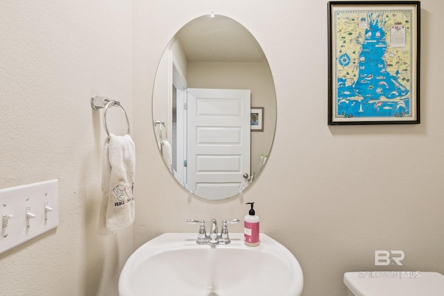 bathroom featuring toilet and sink