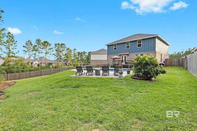 view of yard featuring a patio area