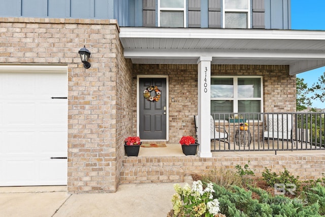 entrance to property featuring covered porch