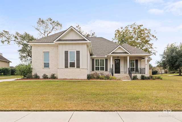 craftsman inspired home featuring a front yard and covered porch