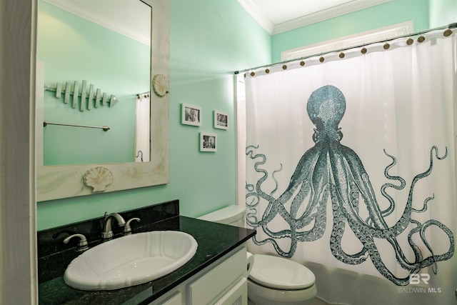 bathroom featuring ornamental molding, toilet, a shower with shower curtain, and vanity