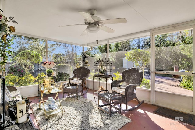 sunroom / solarium featuring ceiling fan