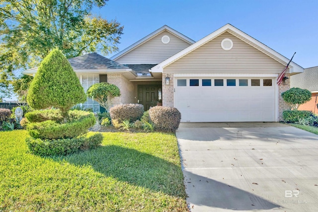 view of front facade featuring a garage and a front yard