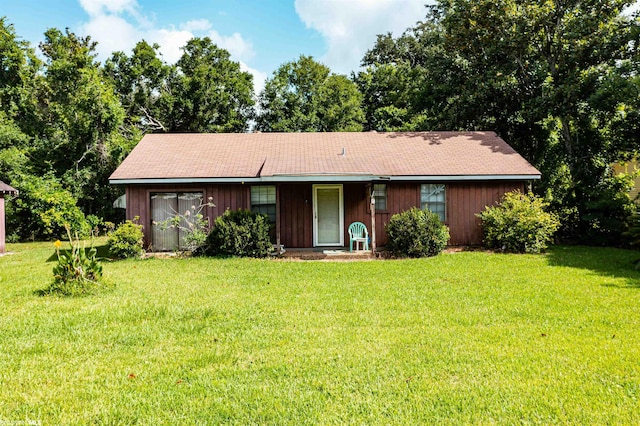 ranch-style home featuring a front yard
