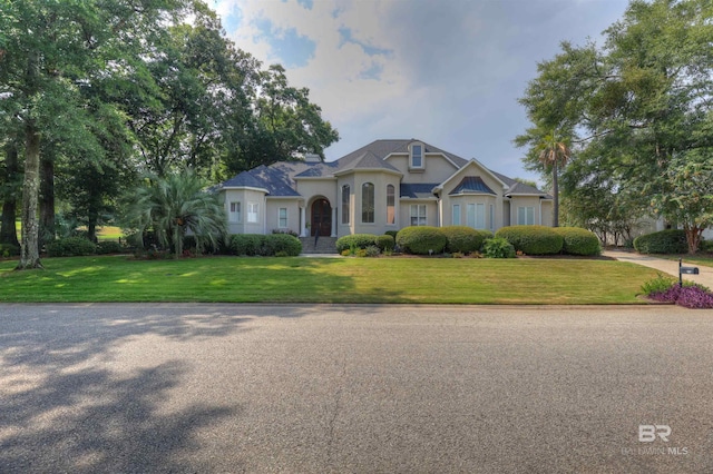 view of front of house with a front yard