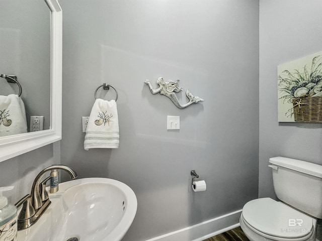 bathroom featuring toilet and sink