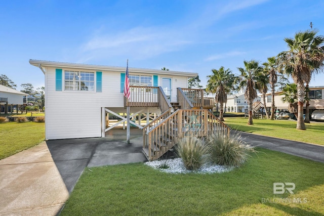 view of front of house with a front yard