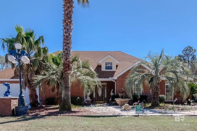 view of front facade featuring a front lawn and a garage