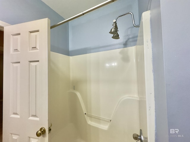 603 Northshore Dr, Bay Minette, AL 36507 - full bathroom with a shower