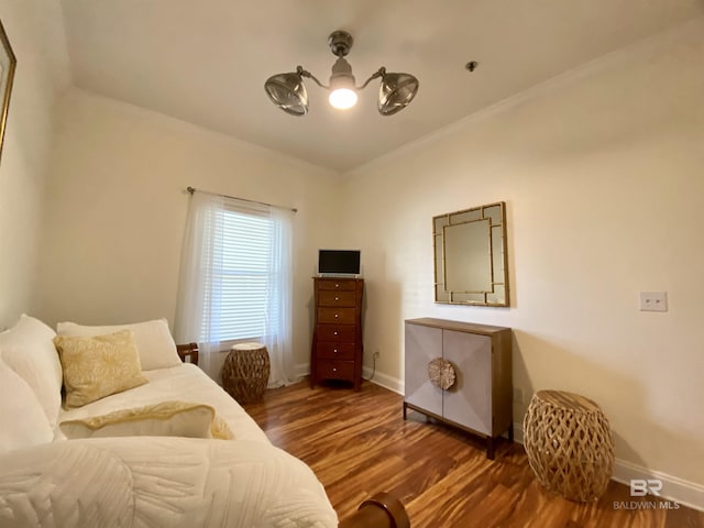 bedroom featuring a ceiling fan, baseboards, and wood finished floors