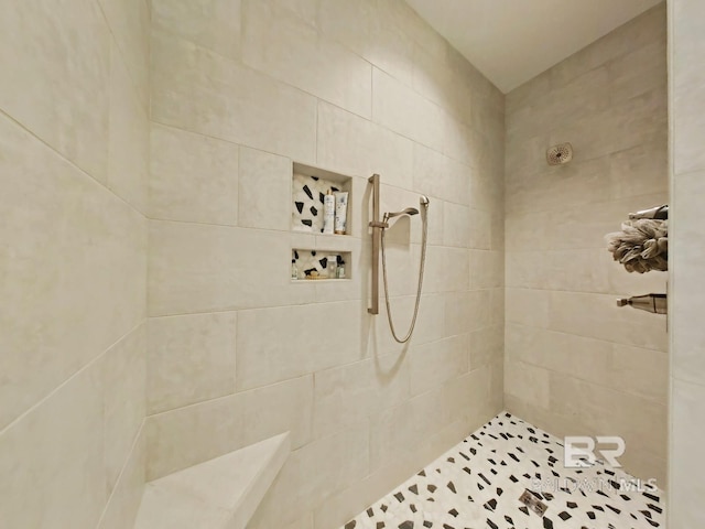 bathroom featuring a tile shower