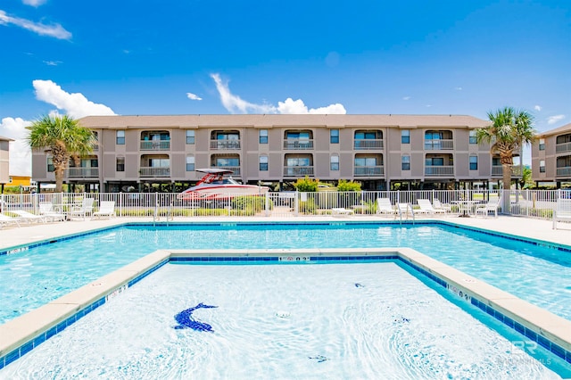 view of swimming pool