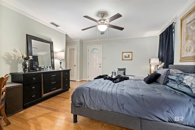 bedroom with light hardwood / wood-style floors, crown molding, and ceiling fan