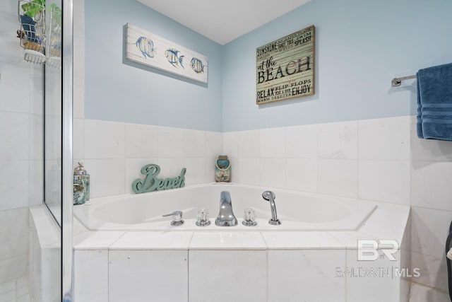 bathroom with tiled tub