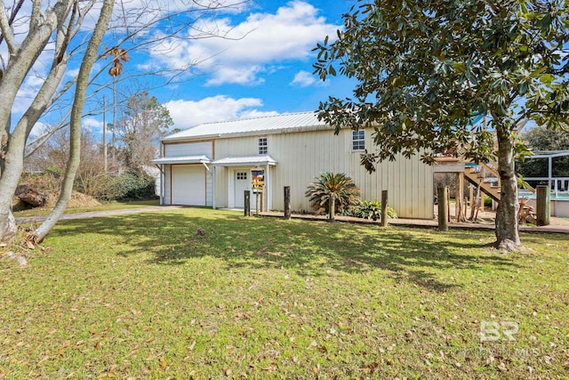 view of front of property featuring a garage and a front lawn