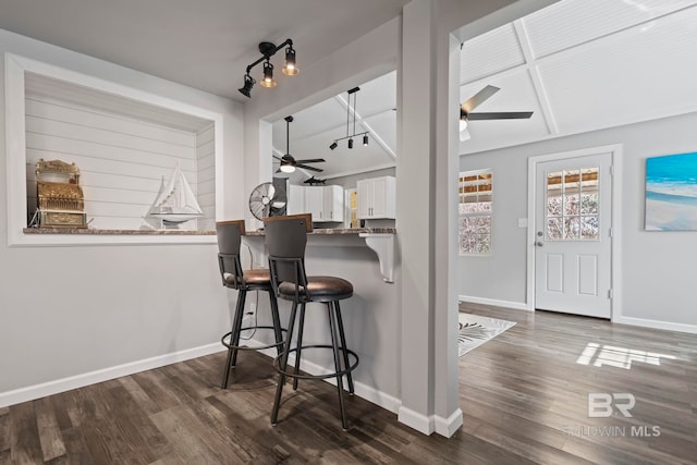 kitchen with white cabinetry, ceiling fan, dark hardwood / wood-style floors, and kitchen peninsula