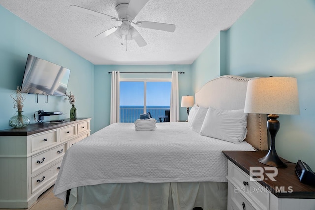 bedroom featuring a ceiling fan and a textured ceiling