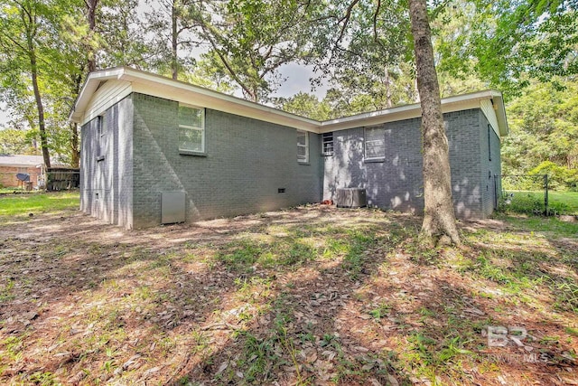 3304 Armond St, Mobile, AL 36605 - back of property with brick siding and crawl space