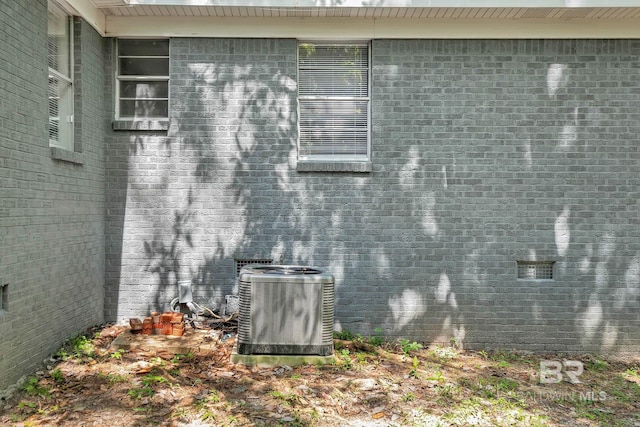 3304 Armond St, Mobile, AL 36605 - exterior view of brick siding