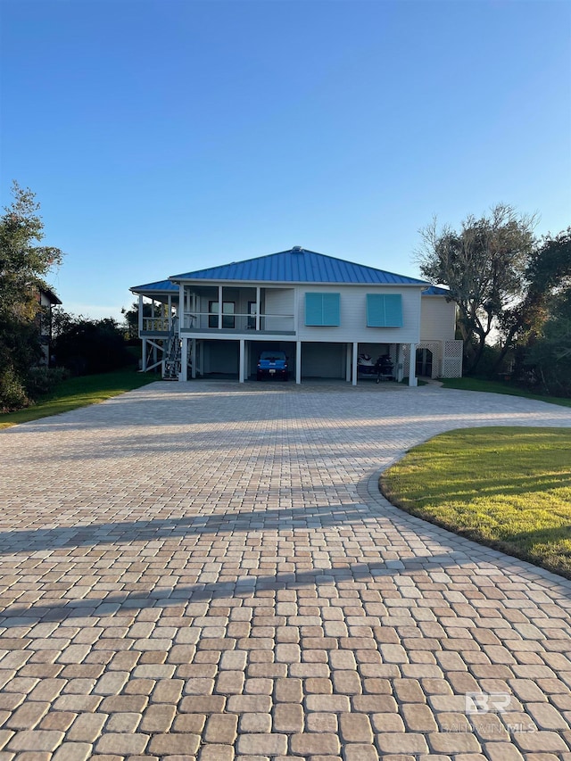 view of front facade with a carport