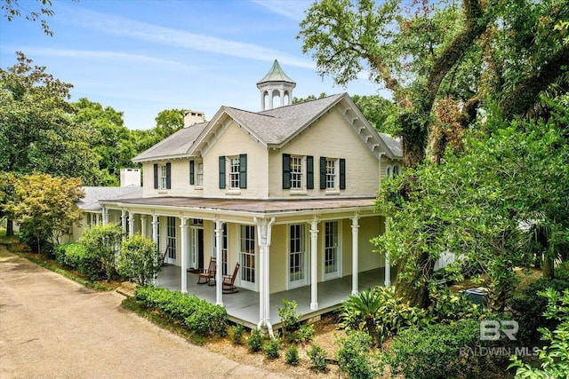 view of front facade featuring a porch