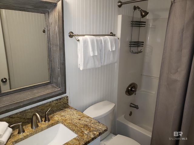 bathroom featuring vanity, toilet, and shower / tub combo