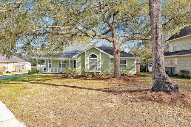 view of front of home with a front lawn and covered porch