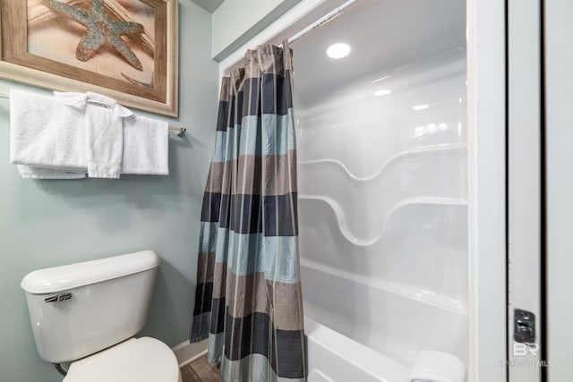 full bath with shower / tub combo with curtain and toilet