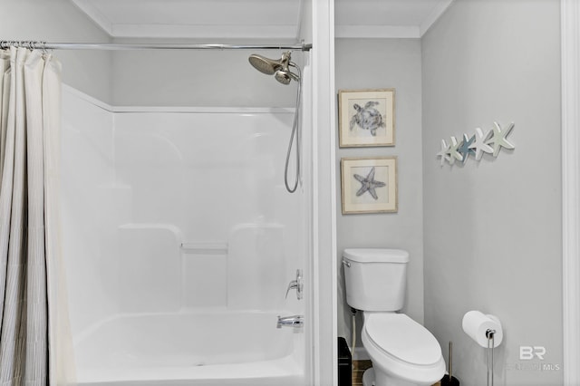 full bath featuring ornamental molding, toilet, and shower / bathtub combination with curtain