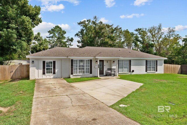 single story home featuring a front lawn