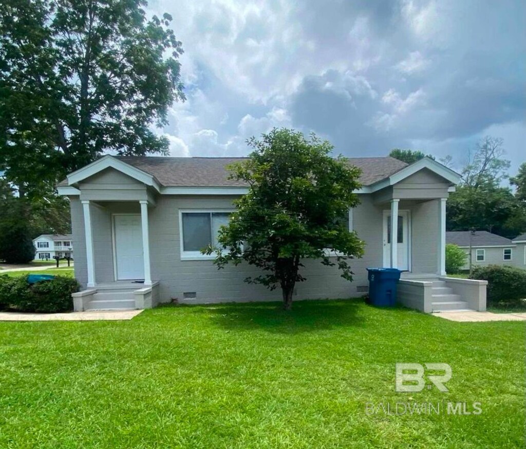 330 Bellview Ave, Evergreen, AL 36401 - view of front of home with a front yard