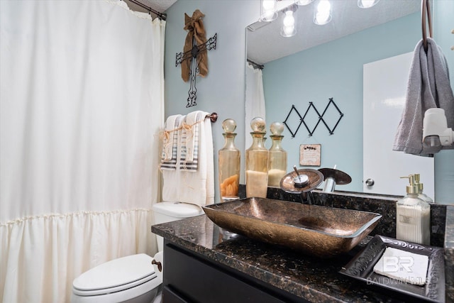 1116 Linlen Ave, Mobile, AL 36609 - bathroom with toilet, vanity, a textured ceiling, and a shower with curtain