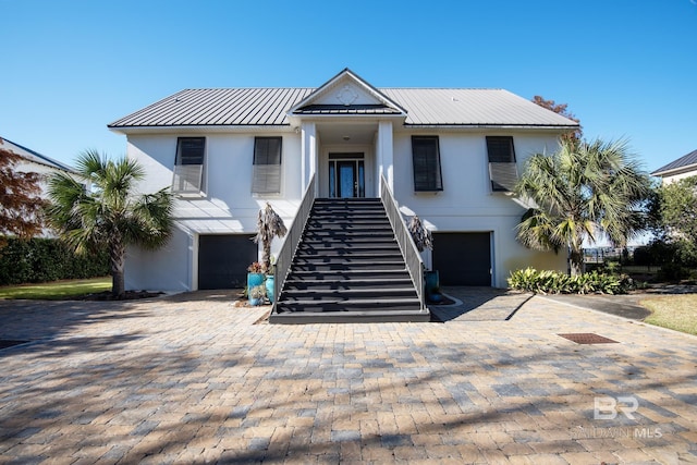 view of front facade with a garage