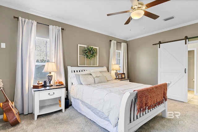 bedroom featuring ceiling fan, a barn door, light carpet, visible vents, and crown molding