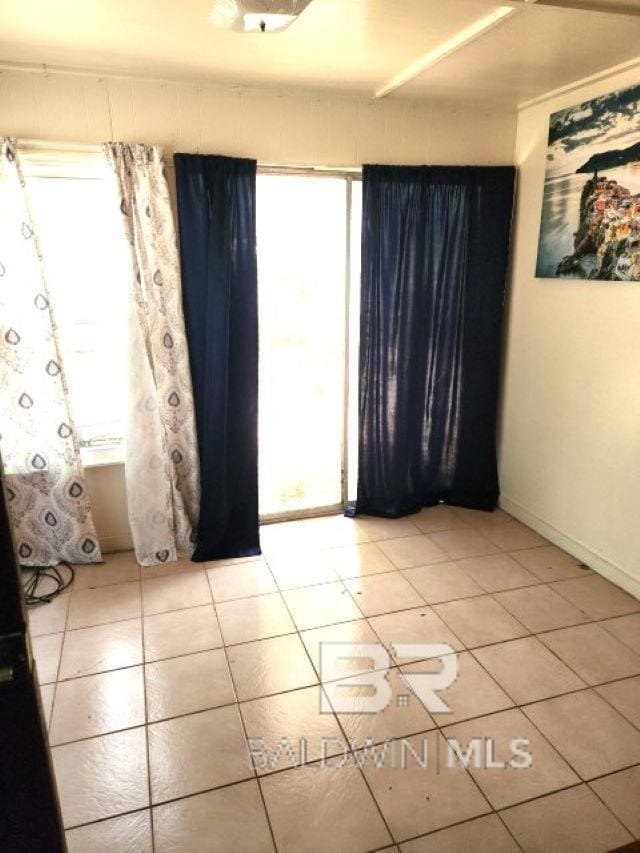 unfurnished room featuring light tile patterned floors