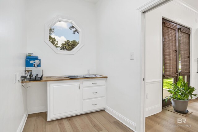 4340 Hamilton Oaks Ln, Mobile, AL 36695 - detailed view of wood finished floors and baseboards