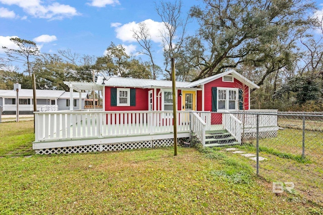 view of front of property featuring a deck and a front lawn