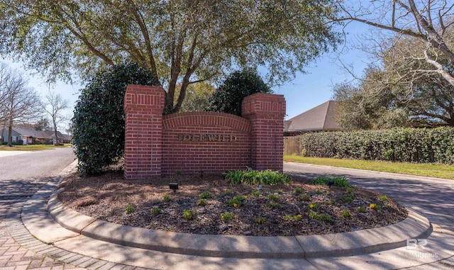 view of community / neighborhood sign