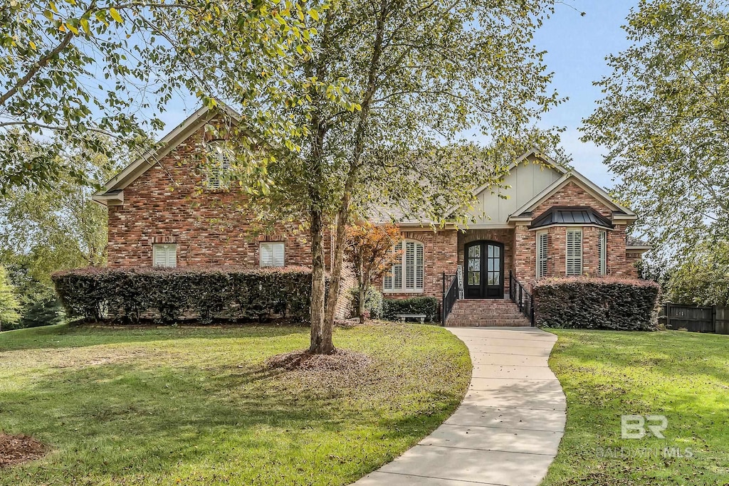 view of front property featuring a front yard