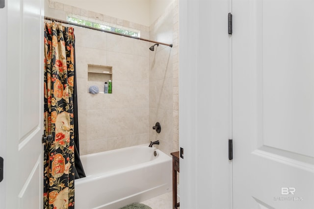 bathroom featuring shower / tub combo