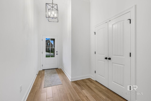 foyer entrance featuring a notable chandelier